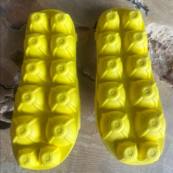 Meow Wolf Omega Mart Cage Free Toes Mens Womens Slides - Marked Men’s Size 6 - Picture 6 of 16